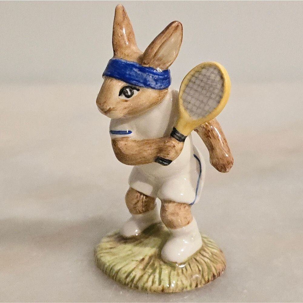 Vintage 1985 Royal Doulton BUNNYKINS ACE TENNIS PLAYER figurine DB42